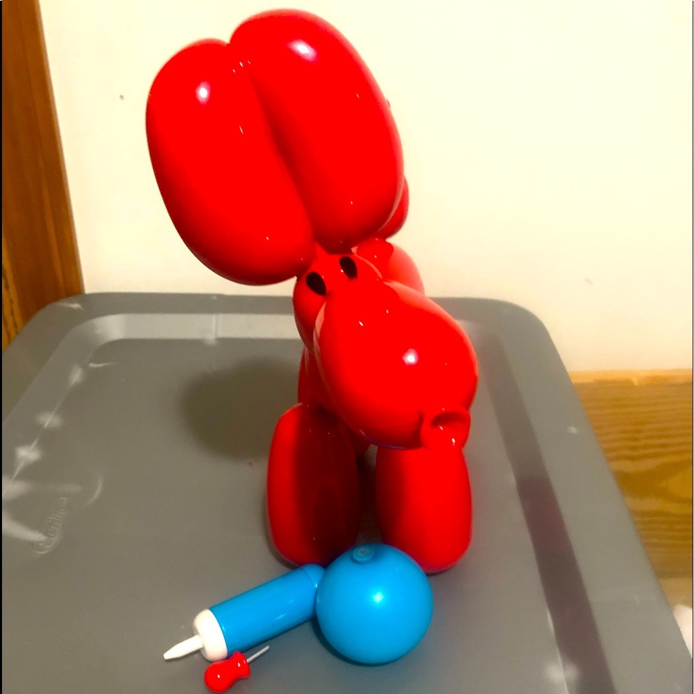 Squeakee The Balloon Dog